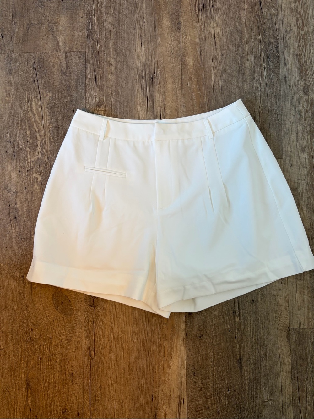 Commense White High Waisted Tailored Shorts Size L- NWOT